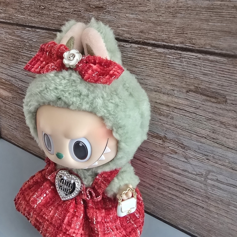 Fashion Designer Outfit - Picture 2 of 3